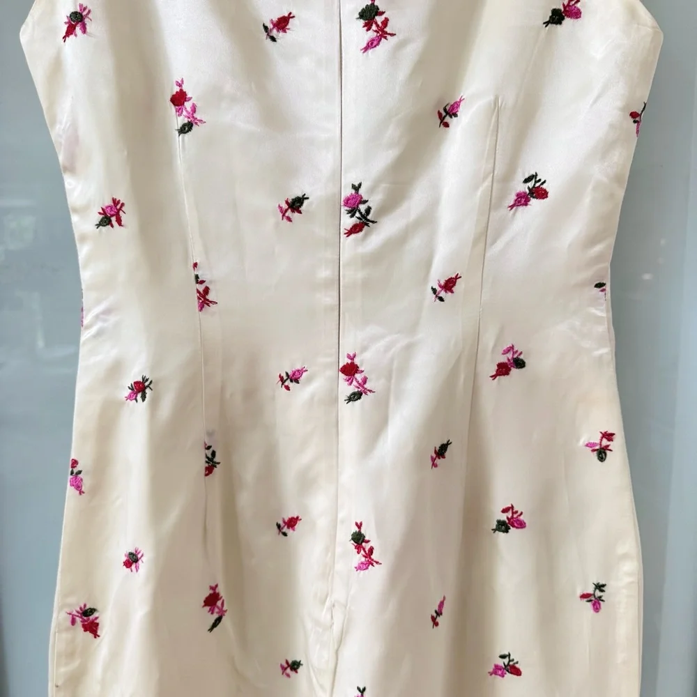 BCBG Ivory White Sheath Midi Dress Red & Pink Flower Embroidery Sleeveless Sz 4
